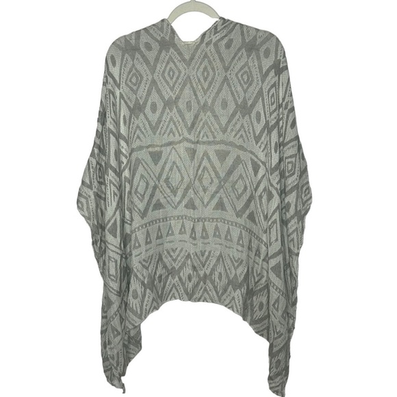Silence + Noise Aztec Print Knit Cape NWOT - Picture 2 of 9